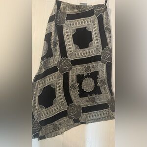 Elegant Black and Cream Women's Skirt A-K-R-I-S Punto